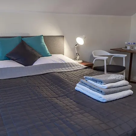 Ewa Quarto em Acomodações Particulares *