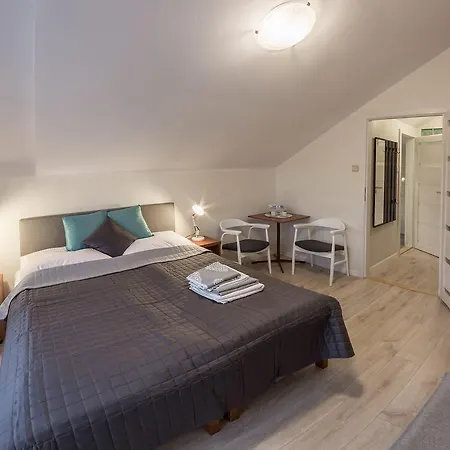 Ewa Quarto em Acomodações Particulares *